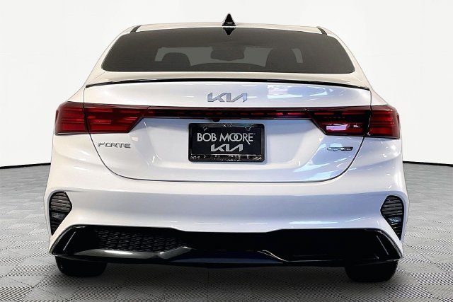 Used 2022 White Kia GT-Line image 5