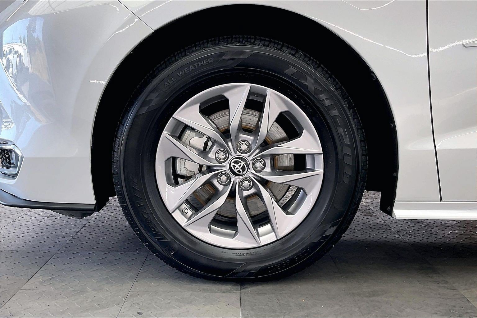 Used 2022 Wind Chill Pearl Toyota XLE image 8
