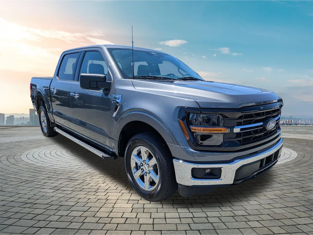 Used 2025 Carbonized Gray Metallic Ford XLT image 2