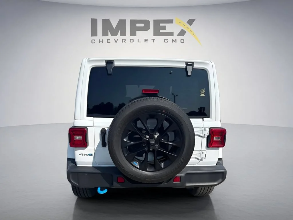 Used 2023 White Jeep Sahara image 4