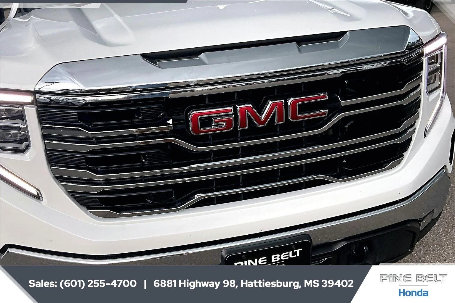 Used 2026 Summit White GMC SLT image 21