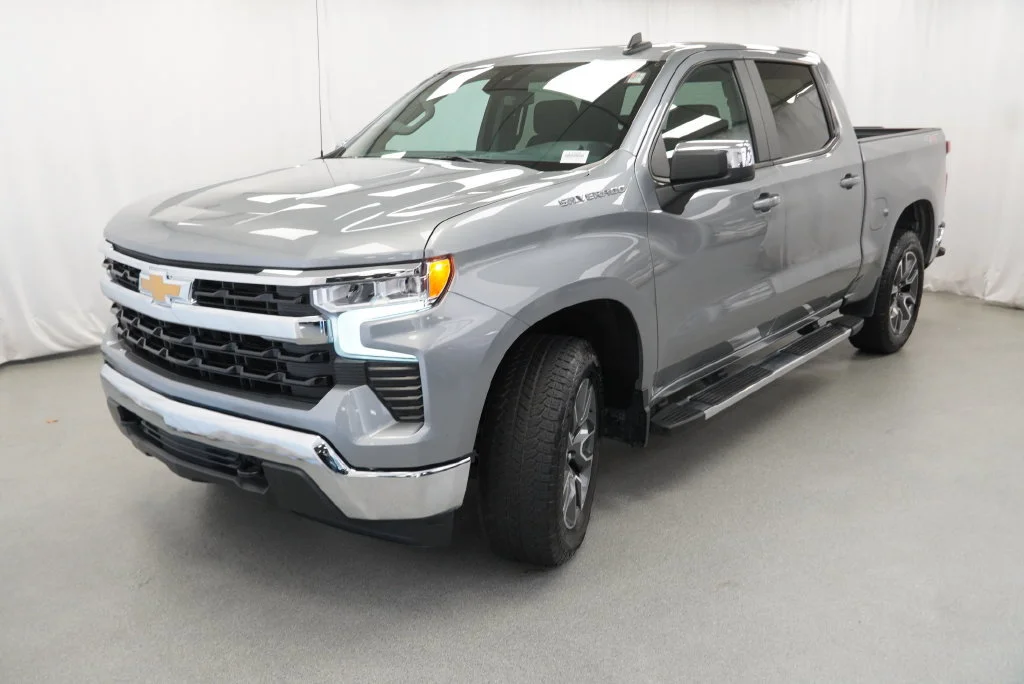 Used 2023 STERLING GRAY METALLIC Chevrolet LT image 20