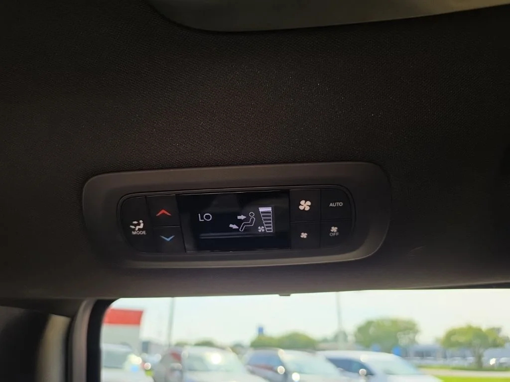 Used 2020 White Chrysler Touring image 19