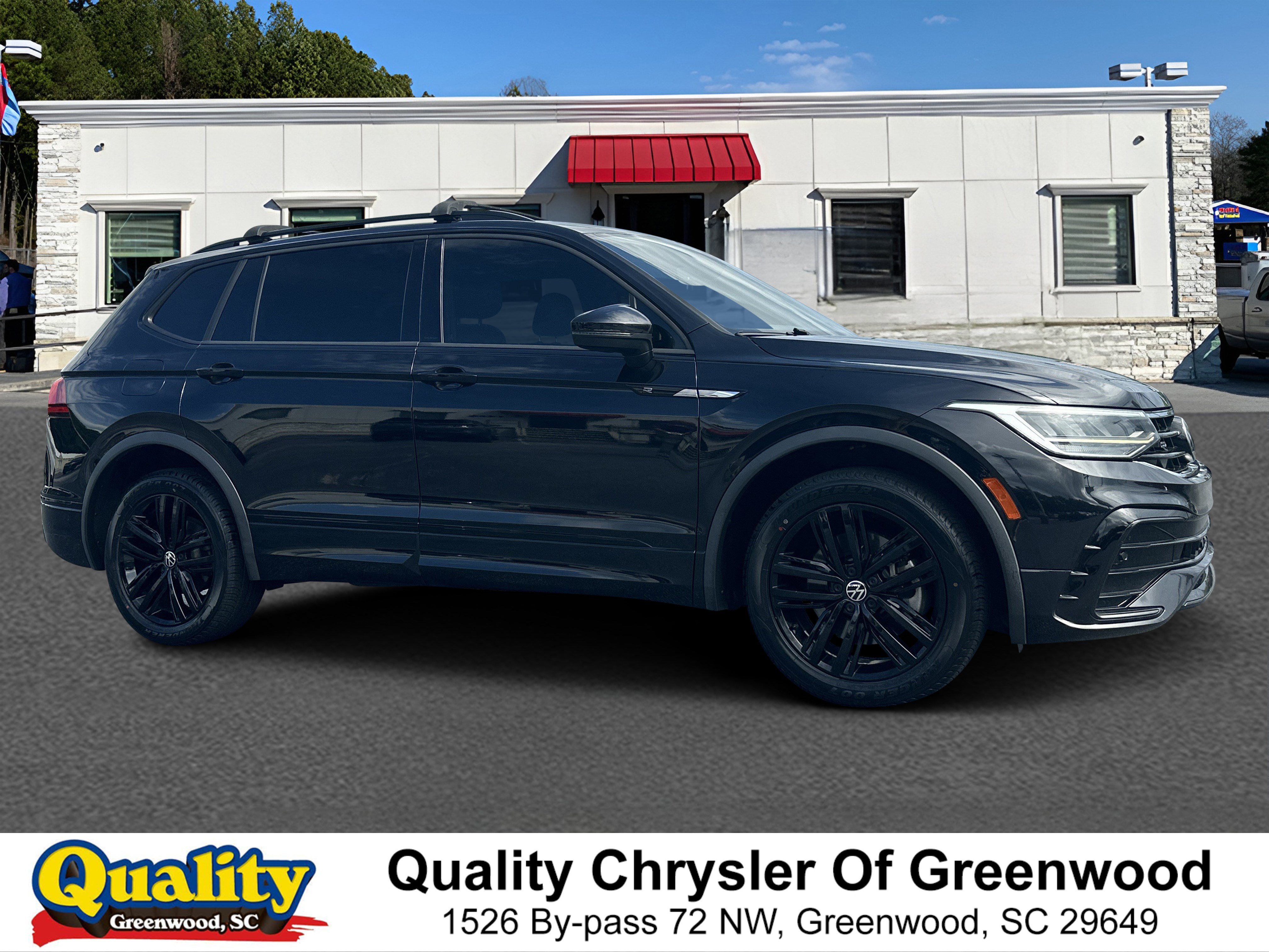 Used 2022  Volkswagen SE R-Line Black image 1