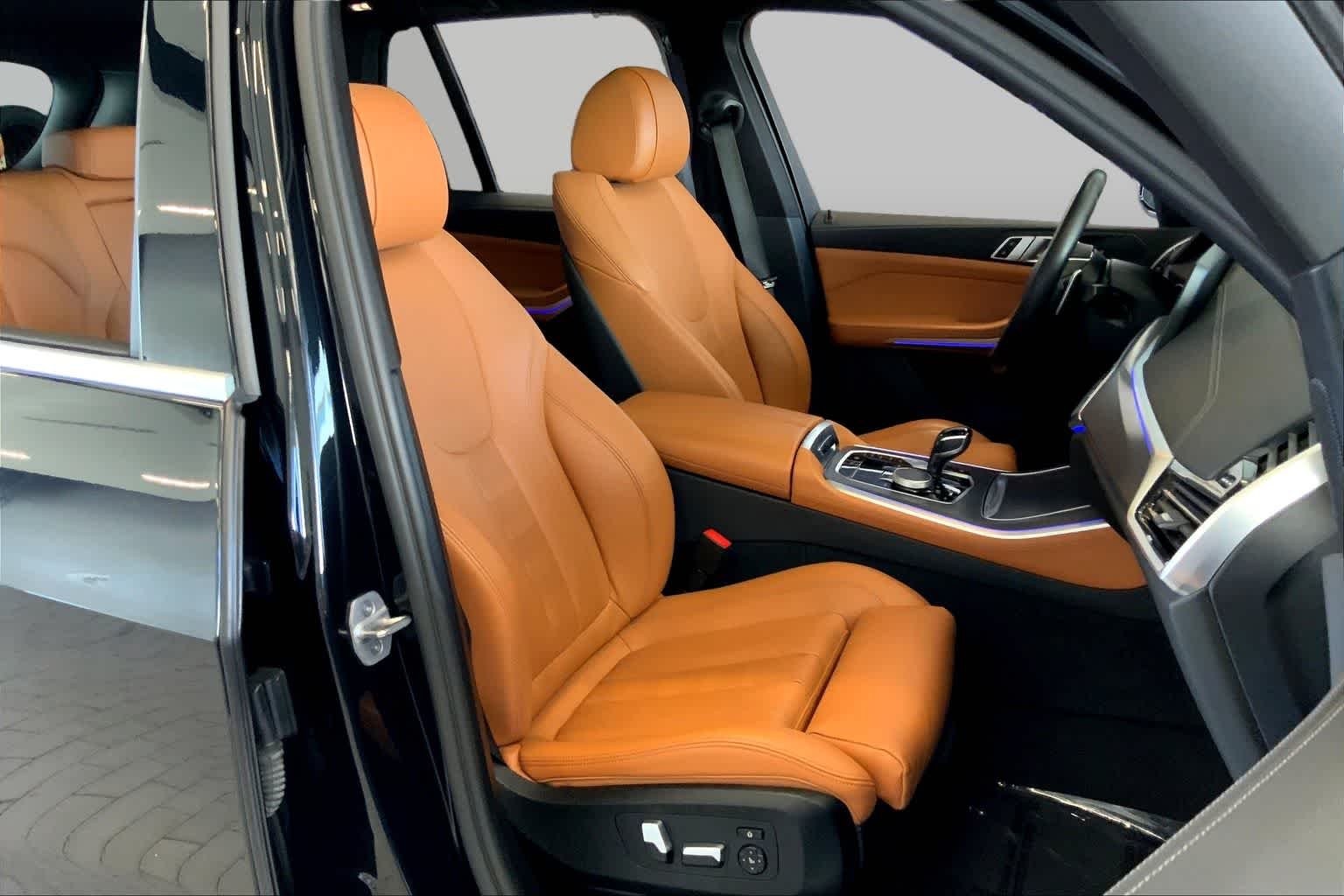 Used 2021 Black Sapphire Metallic BMW xDrive40i image 8