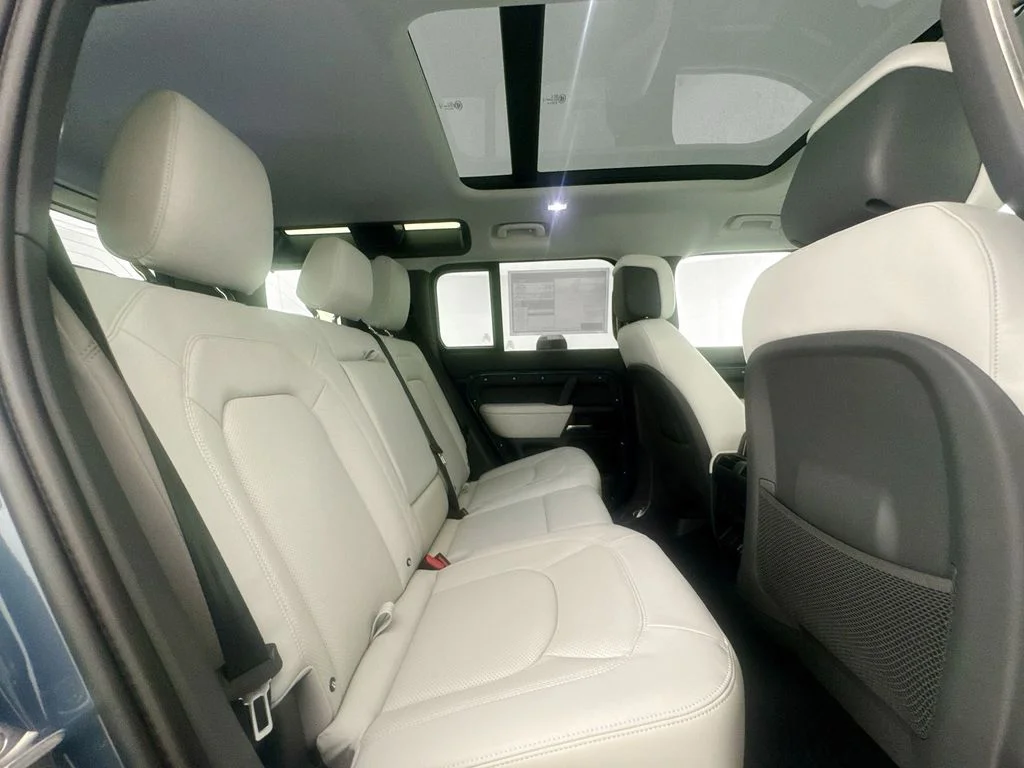 New 2026 Tasman Blue Land Rover X-Dynamic SE image 27