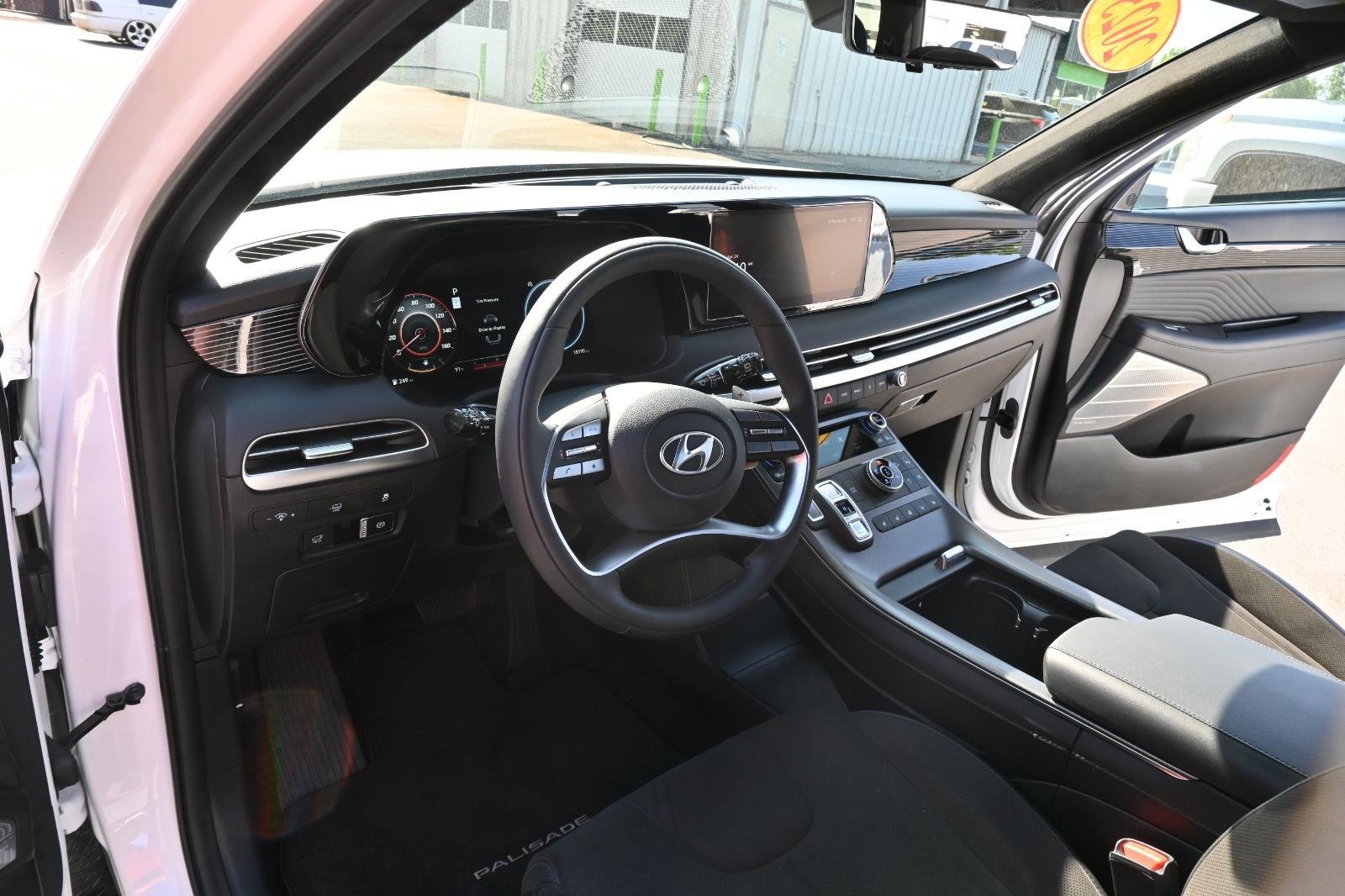 Used 2025 White Hyundai Calligraphy Night Edition image 21