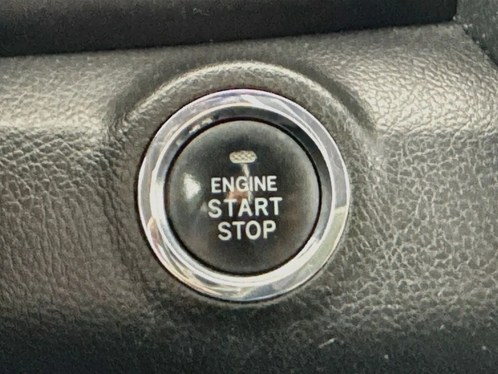 Used 2010 White Toyota LE image 17
