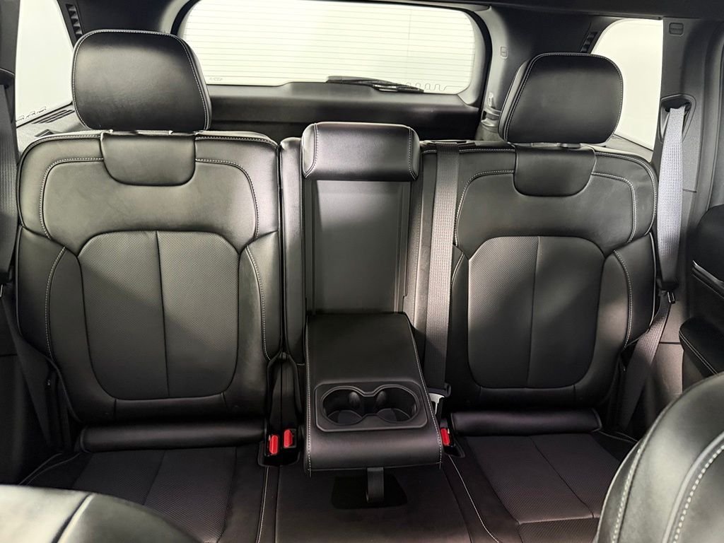 Certified Used 2024  Jeep Overland image 22