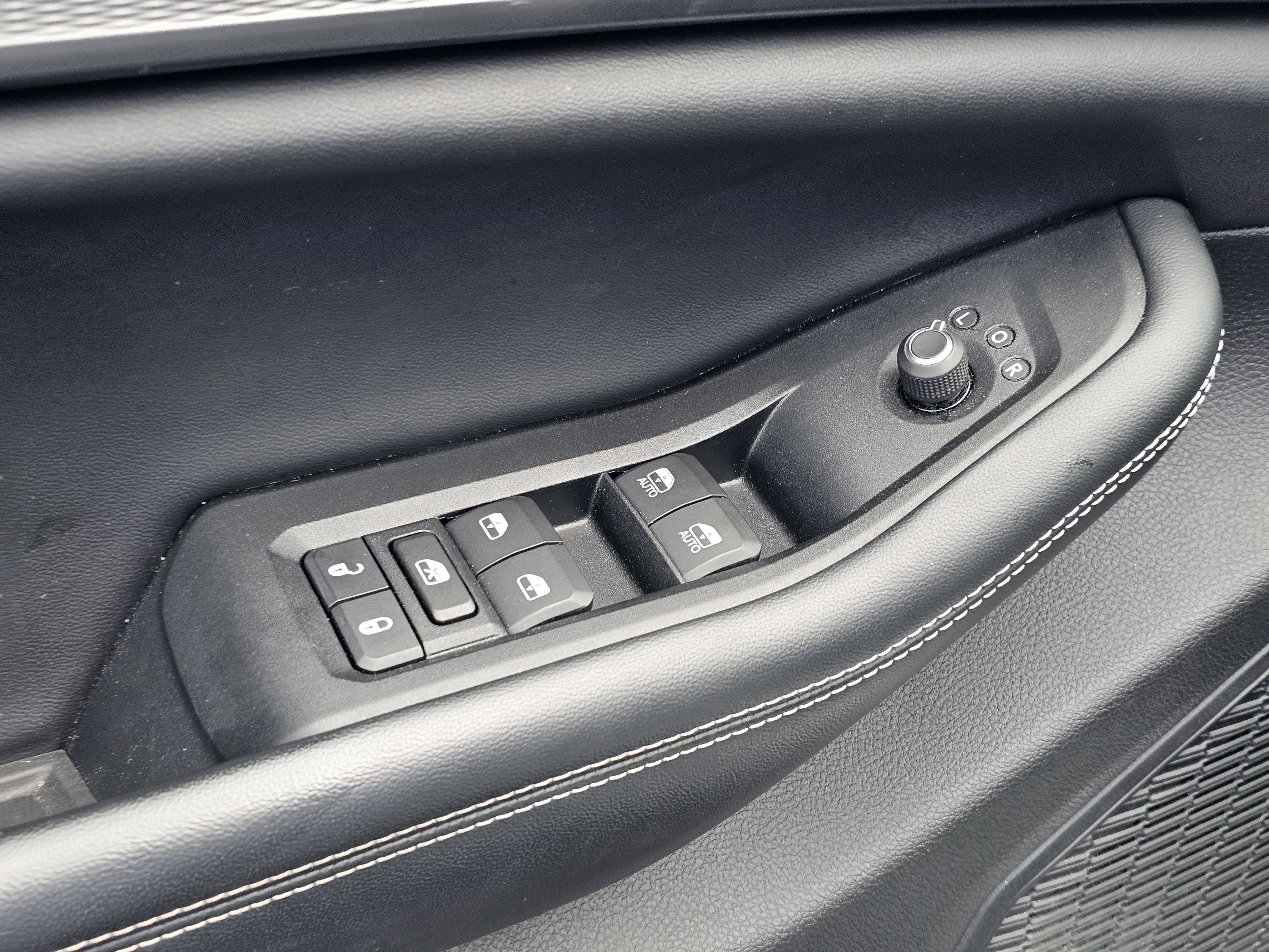 Used 2023 Silver Zynith Jeep Altitude image 15
