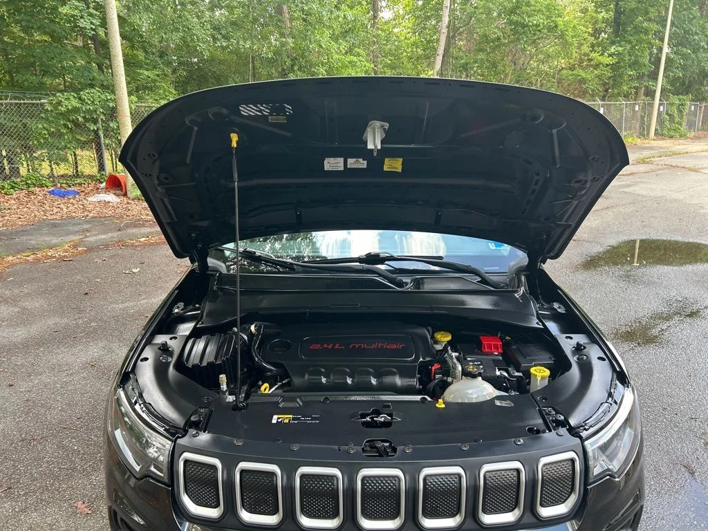 Used 2022 Black Jeep Latitude Lux image 15