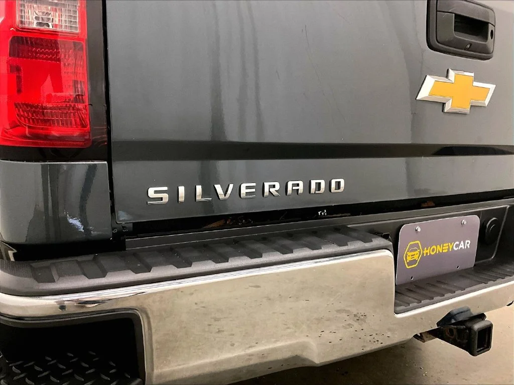 Used 2018 Gray Chevrolet LT image 24