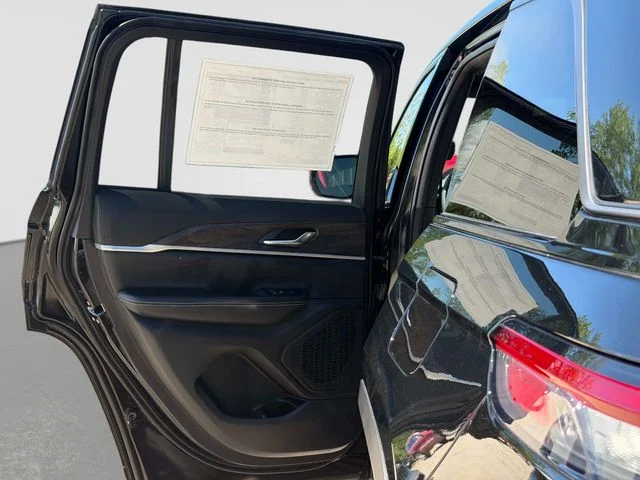 New 2026 Diamond Black Crystal Pearlcoat Jeep Altitude image 10