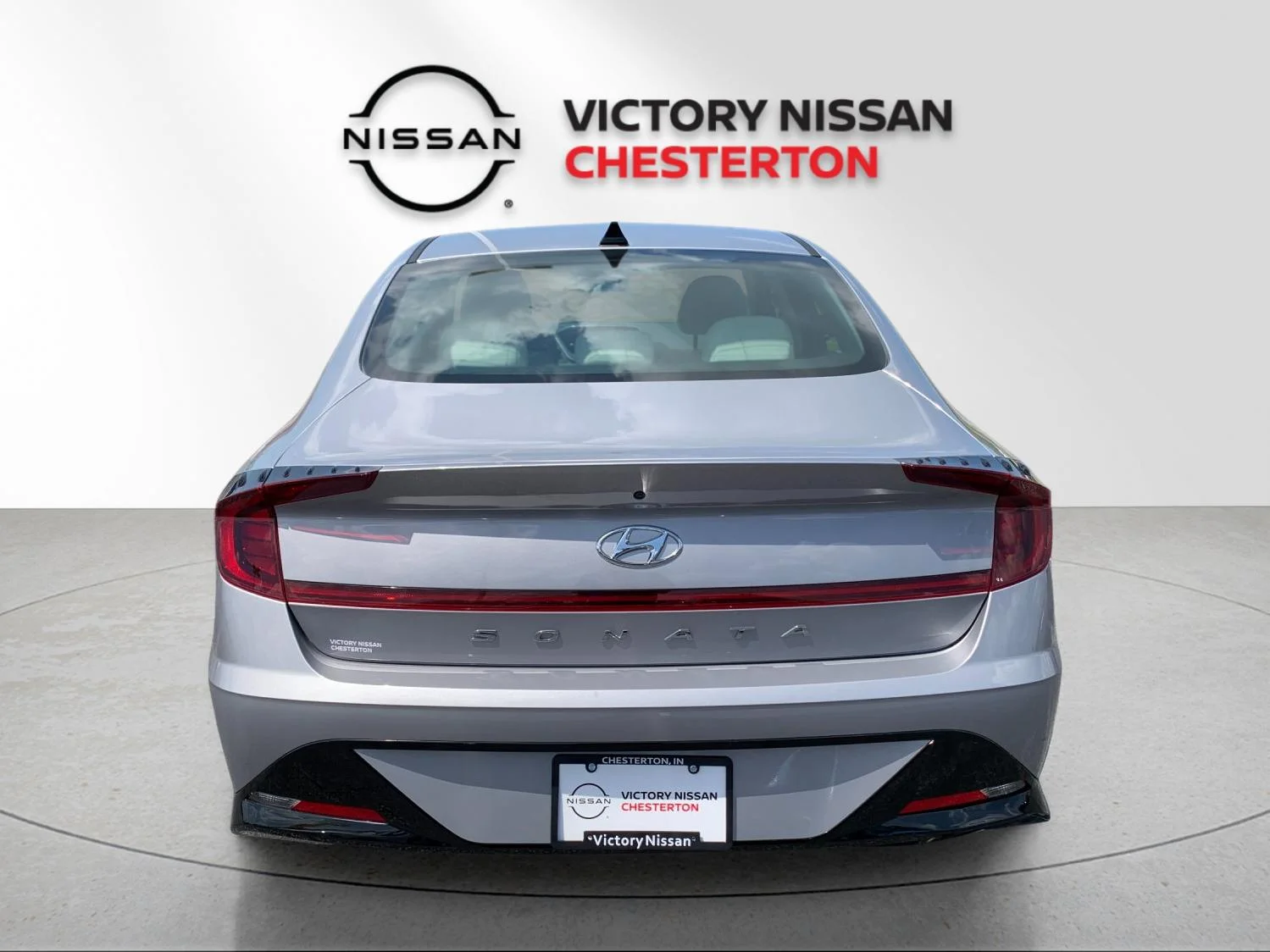 Used 2023 Silver Hyundai SEL image 4