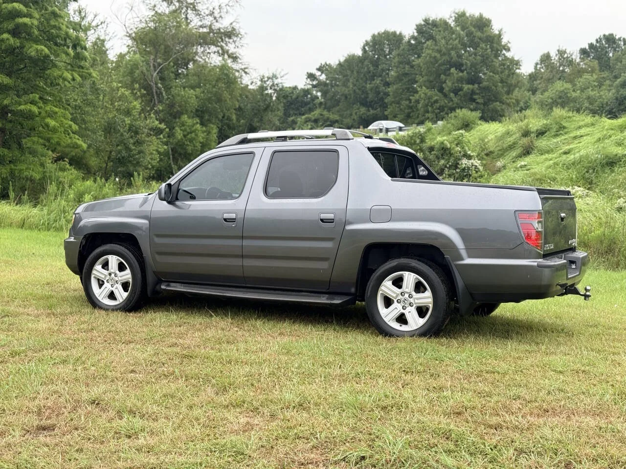 Used 2013 Gray Honda RTL 4x4 4dr Crew Cab image 3