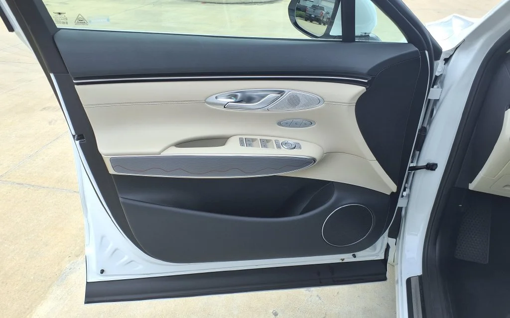 Used 2024 White Genesis 2.5T image 11