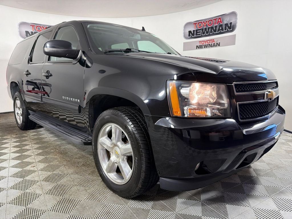 2014 Chevrolet Suburban 4WD 1500 LT's photo