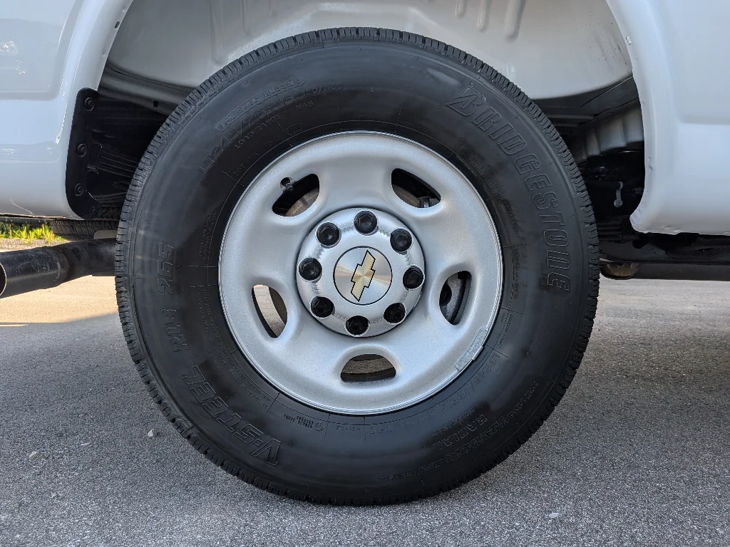 New 2026 Summit White Chevrolet Work Van image 20