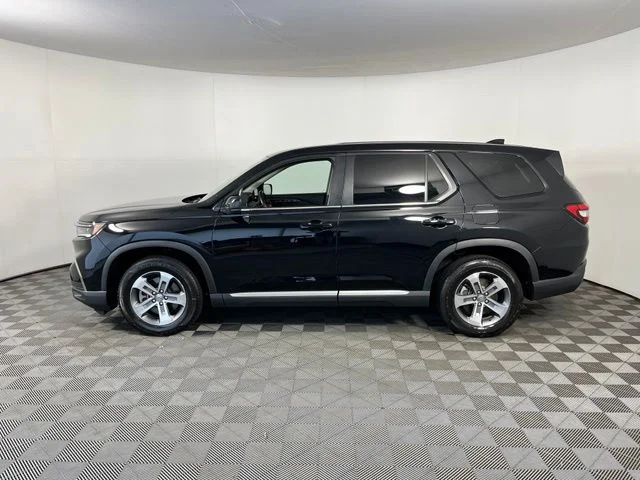 Used 2023  Honda EX-L image 4