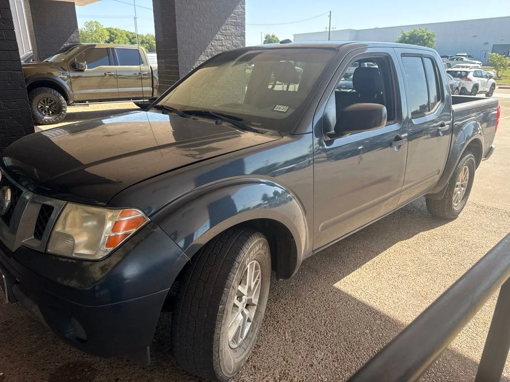 Used 2016 Blue Nissan SV image 1