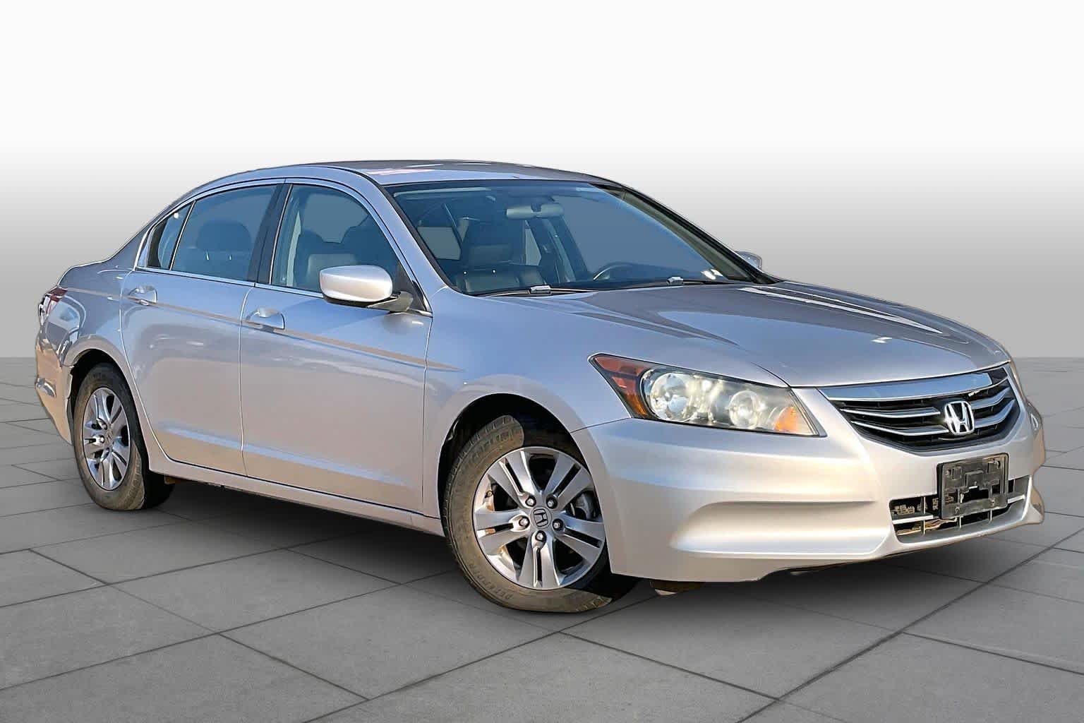 Used 2012 Polished Metal Metallic Honda SE image 3