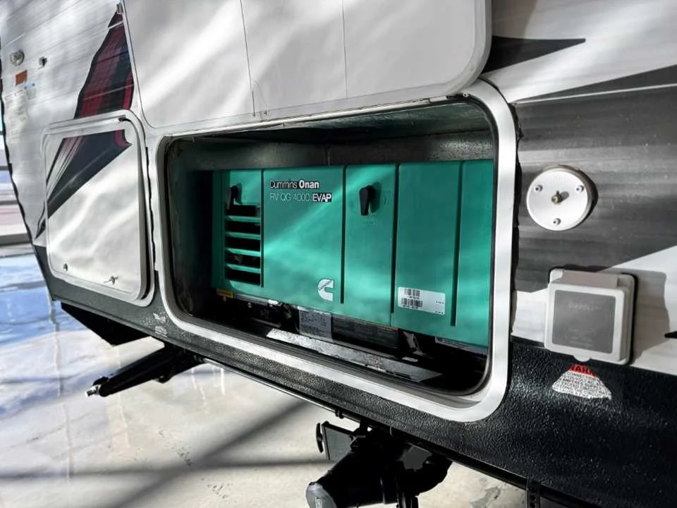 Used 2015  FOREST RIVER  image 22