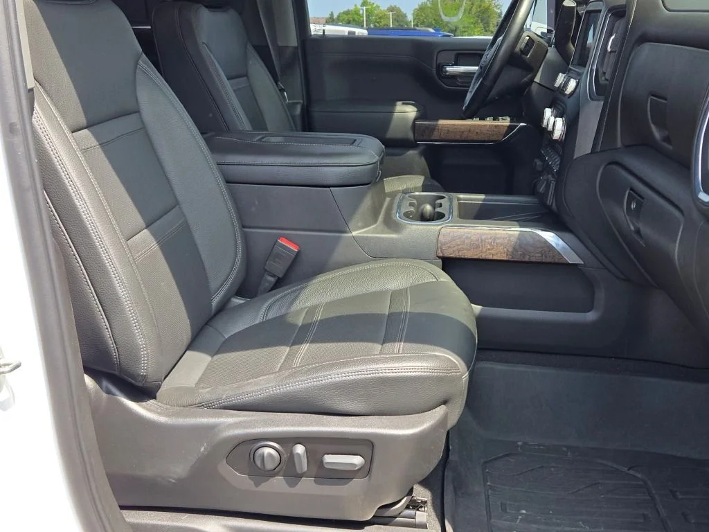 Used 2022 White GMC Denali image 8