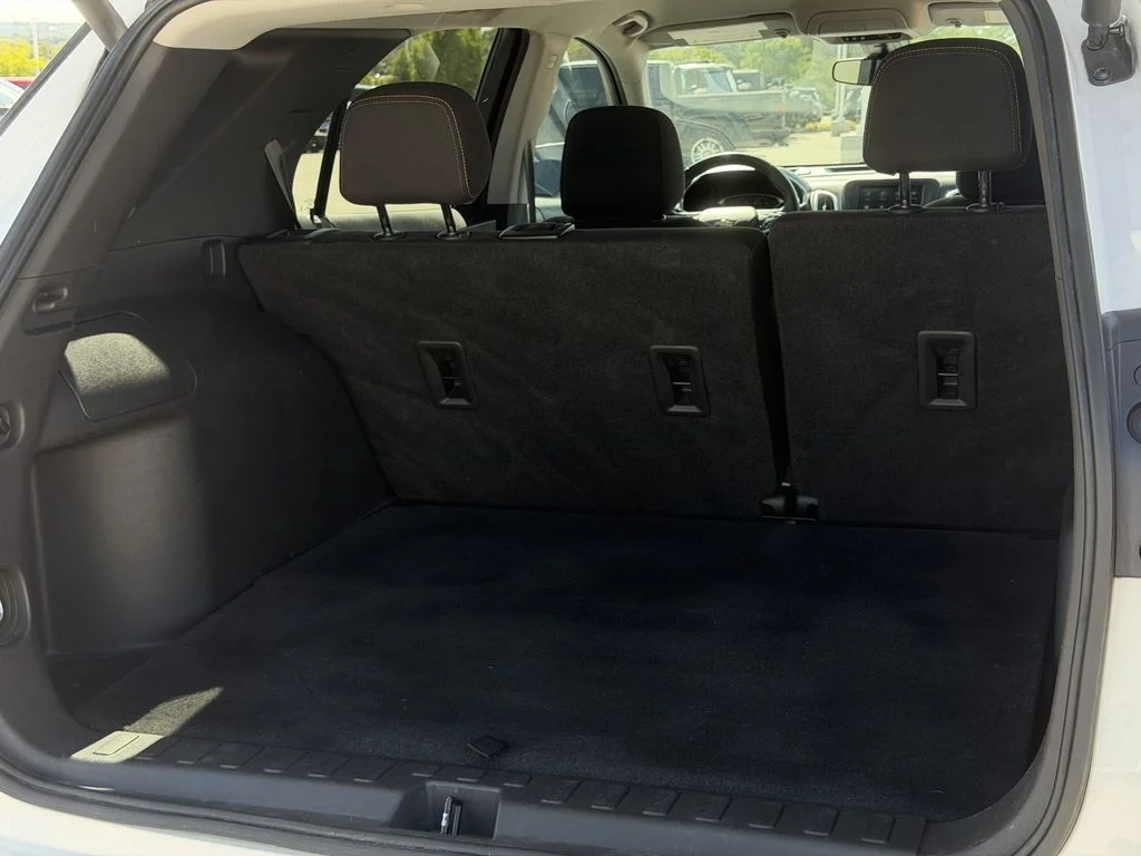 Used 2022 White Chevrolet LT image 26