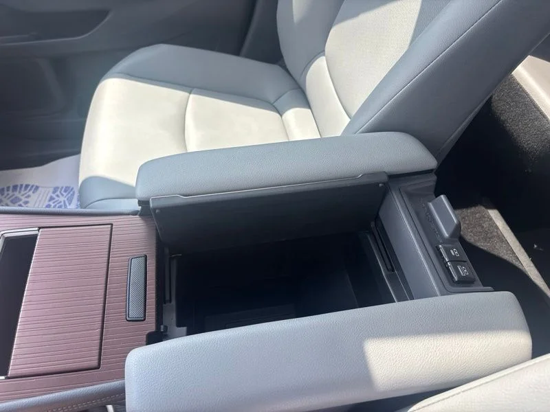 Used 2022 Silver Toyota XLE image 44