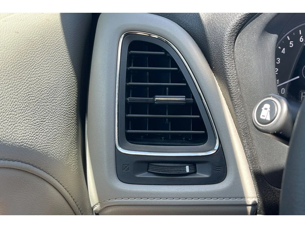 Used 2018 White Orchid Pearl Honda EX-L Navi image 30