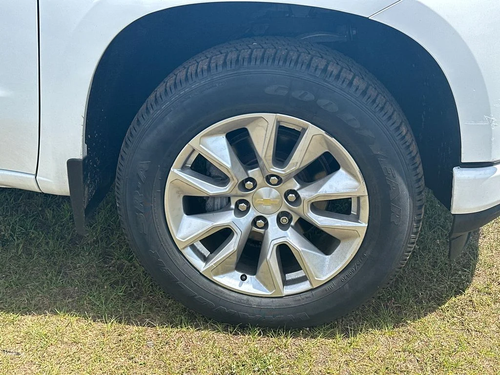 Used 2021 White Chevrolet Custom image 12