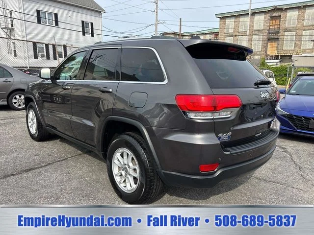 Used 2019 Gray Jeep Laredo E image 3