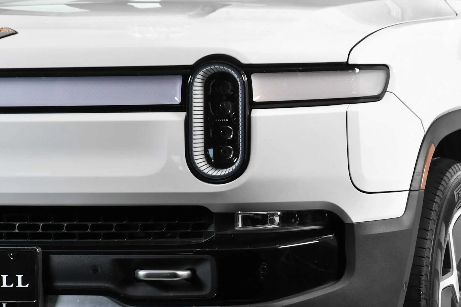 Used 2024 Glacier White Rivian Adventure image 10
