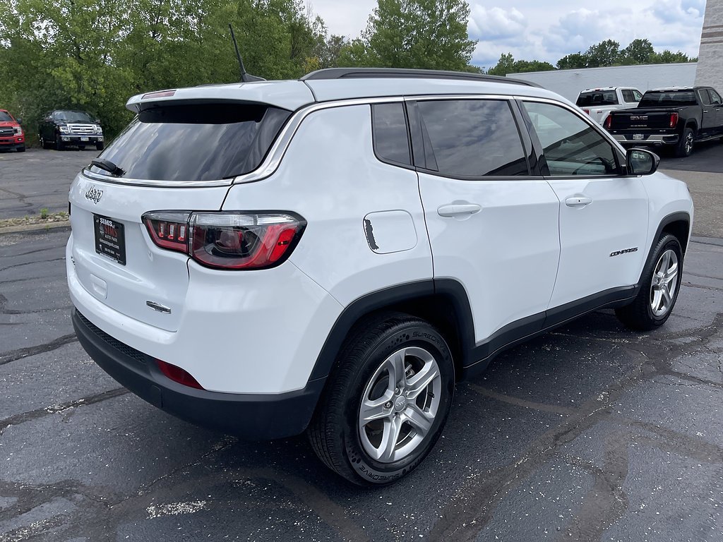 Used 2024 Bright White Clearcoat Jeep Latitude image 8