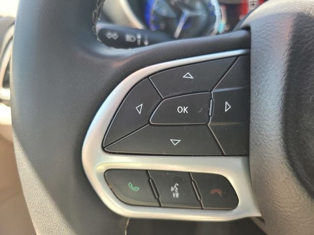 Used 2022 White Chrysler Touring L image 28