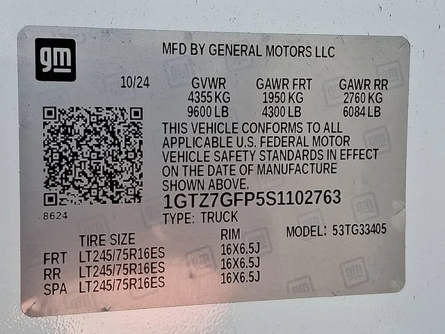 New 2025 Summit White GMC Work Van image 20
