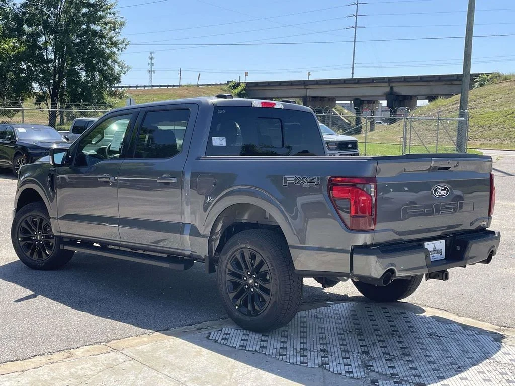 New 2026 Carbonized Gray Metallic Ford XLT image 5