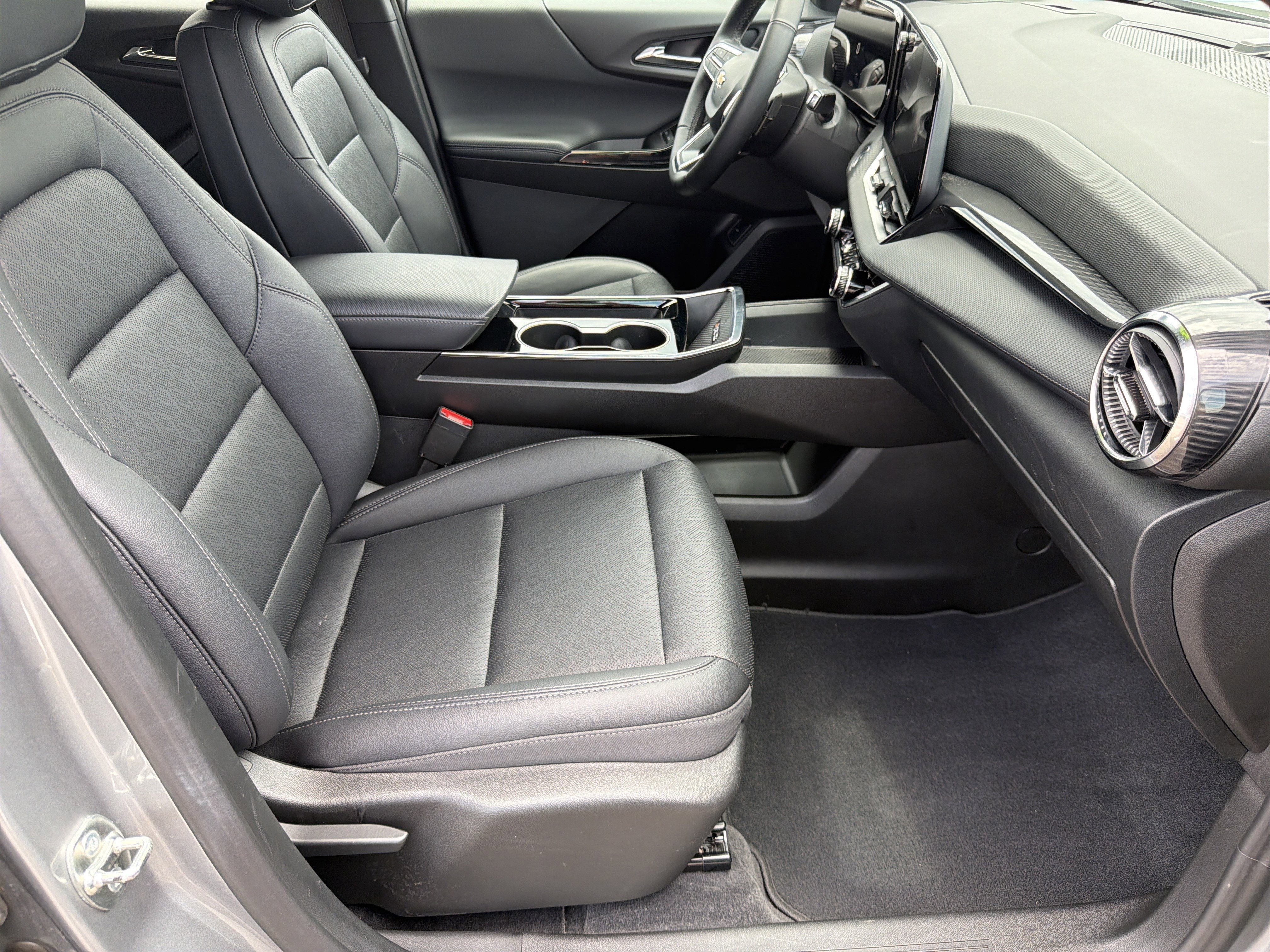 Used 2025 Sterling Gray Metallic Chevrolet LT image 24