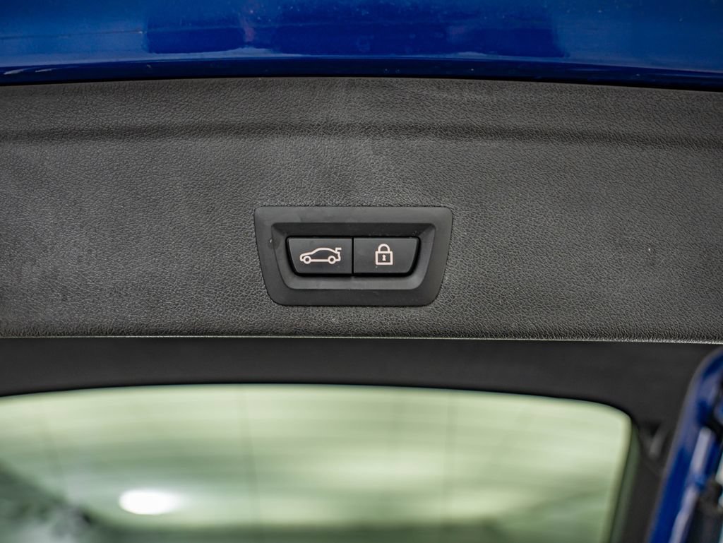 Used 2020 Marina Bay Blue Metallic BMW Competition image 42