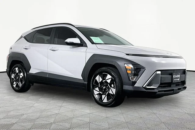 Used 2025 Gray Hyundai SEL image 3
