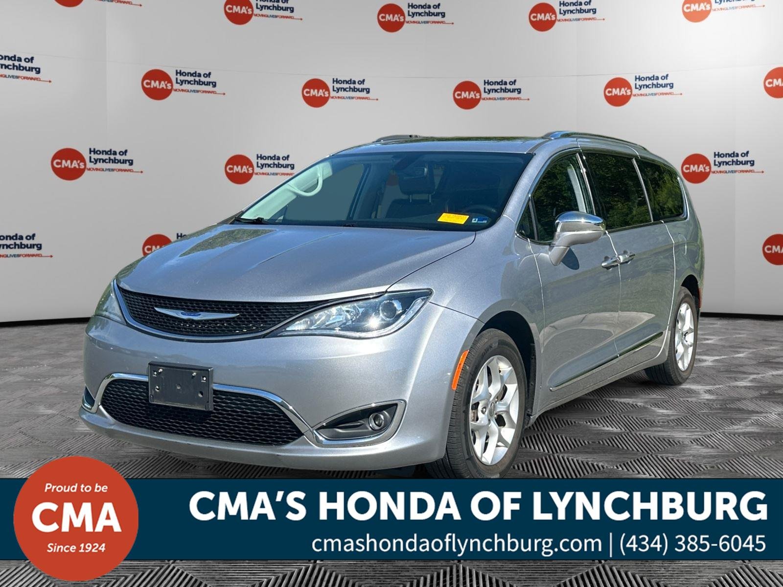 2020 Chrysler Pacifica Limited's photo