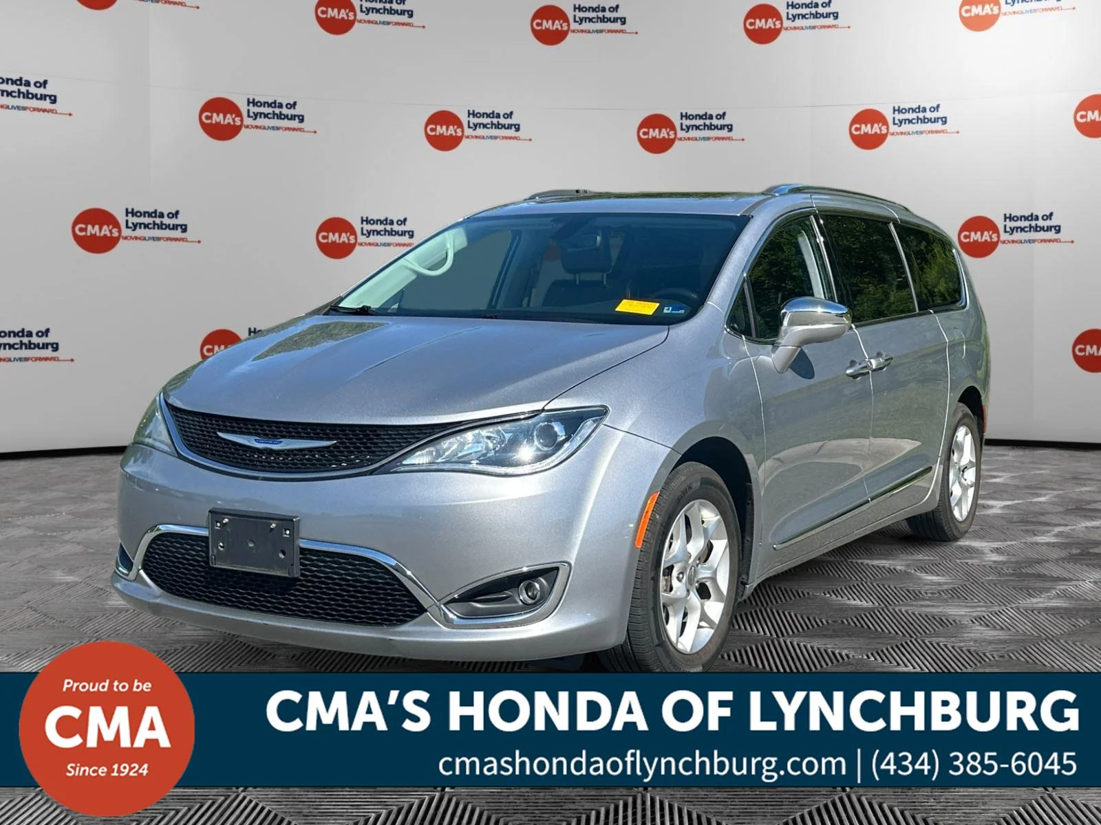 2020 Chrysler Pacifica Limited's photo