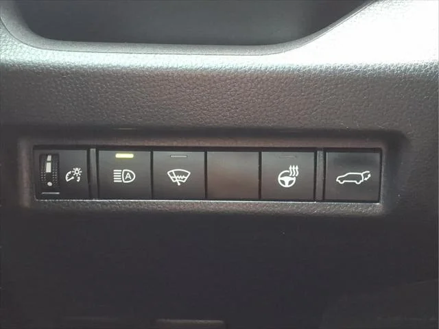 Certified Used 2022 SILVER SKY METALLIC Toyota  image 17