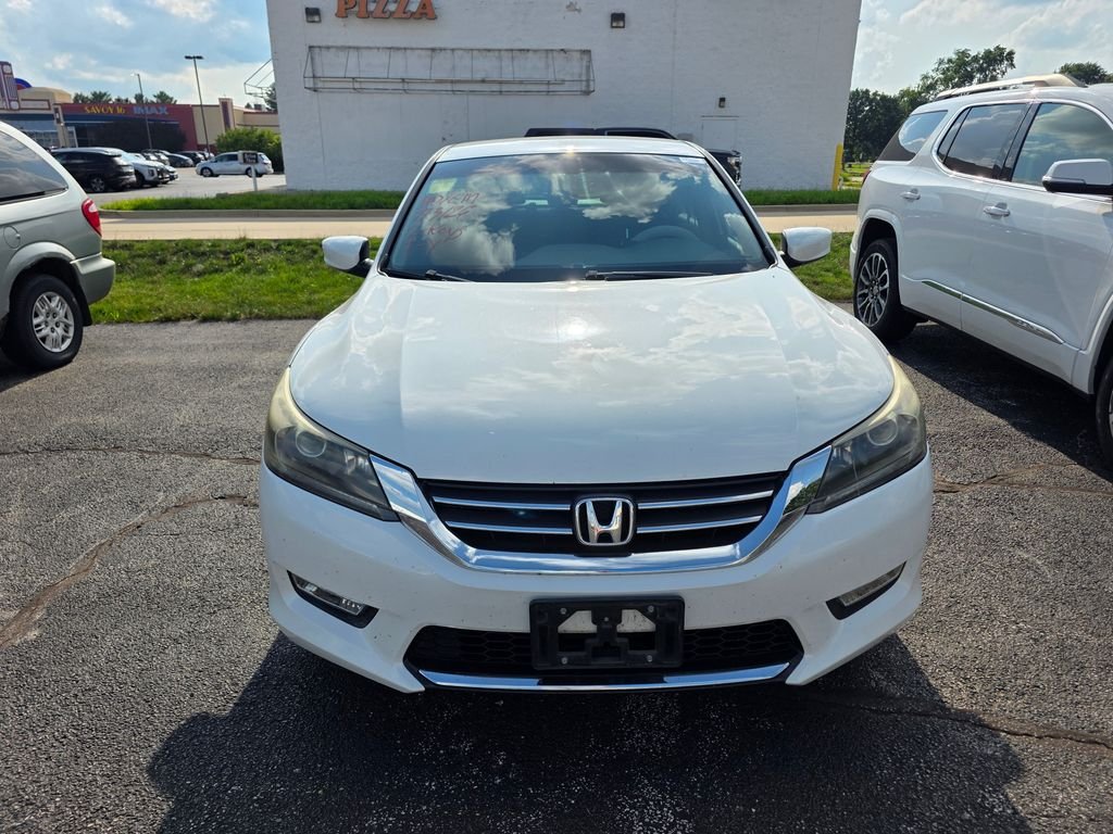 Used 2013 White Honda Sport image 1
