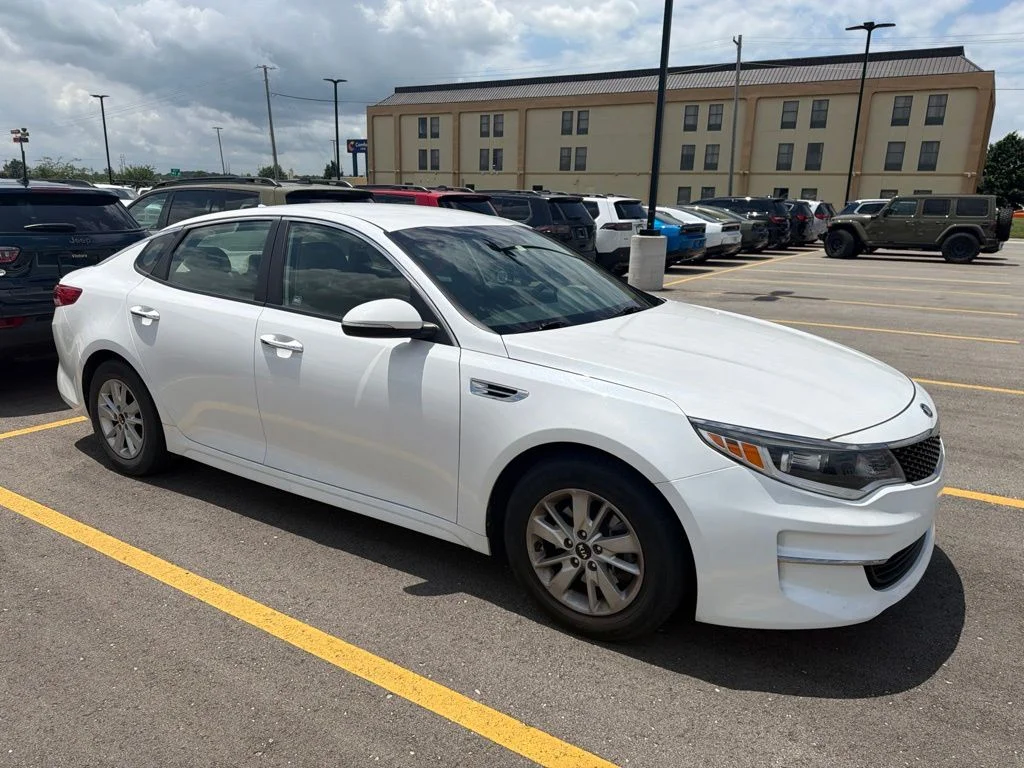 Used 2016 White Kia LX image 5
