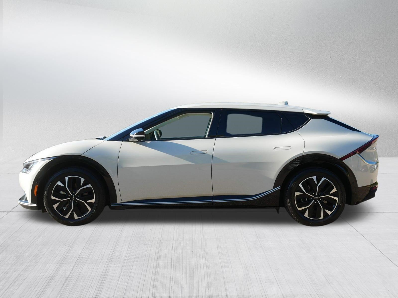 Certified Used 2023 Glacier Kia Wind image 4