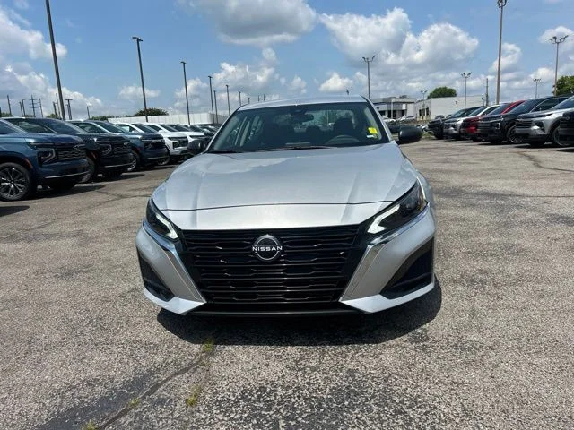 Used 2024 Silver Nissan 2.5 SV image 8
