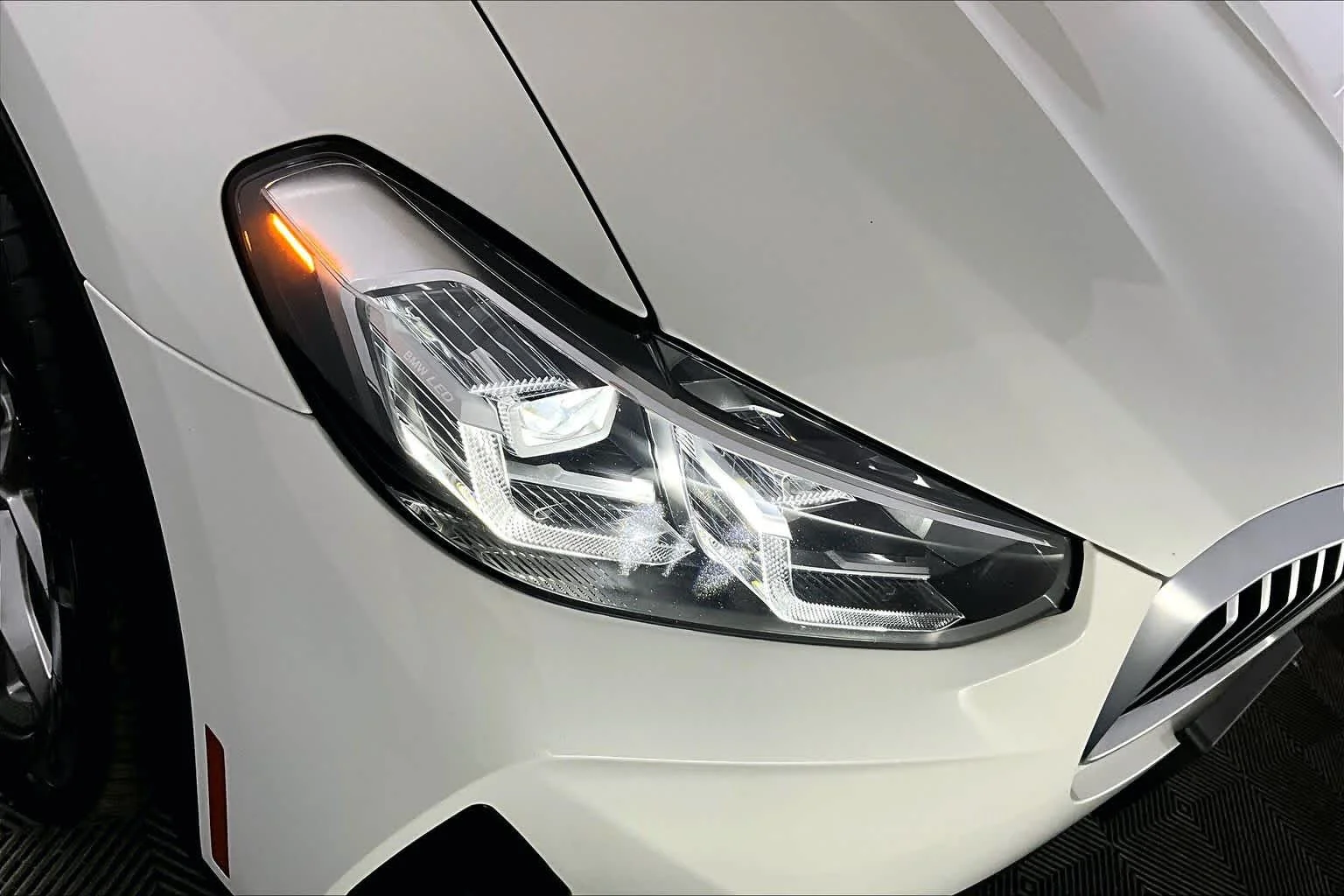 Used 2023 Alpine White BMW xDrive30i image 26