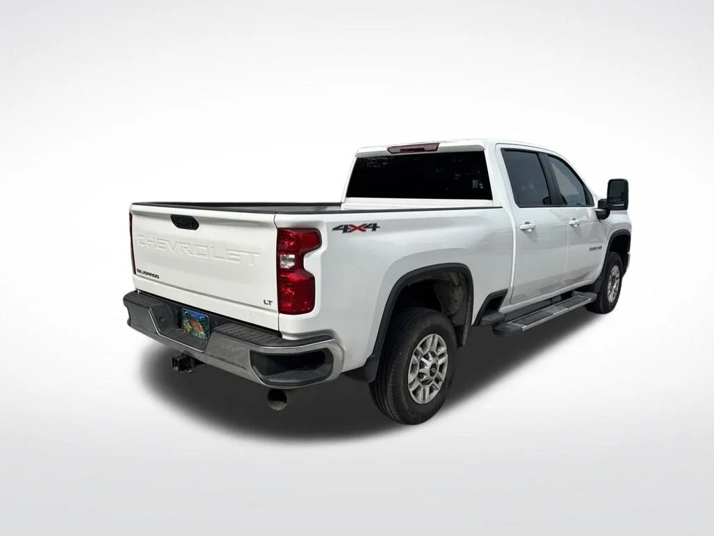 Used 2025 Summit White Chevrolet LT image 5