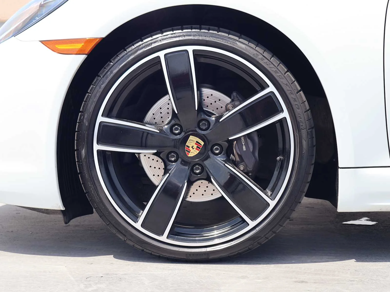 Used 2018 White Porsche  image 12
